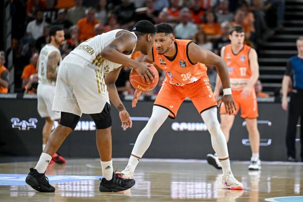 的激流中 的激流中