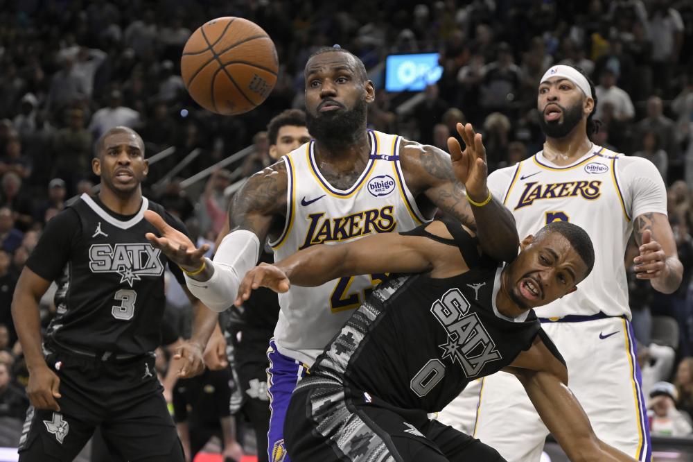 受采访时直 受采访时直